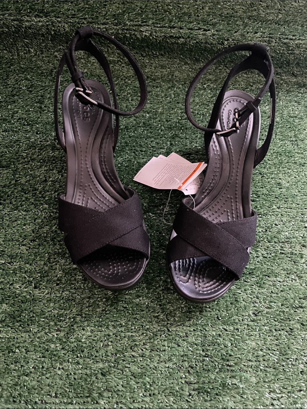 Crocs Women’s Size 9 Leigh II Cross Strap Strappy Ankle Wedge Sandals Black